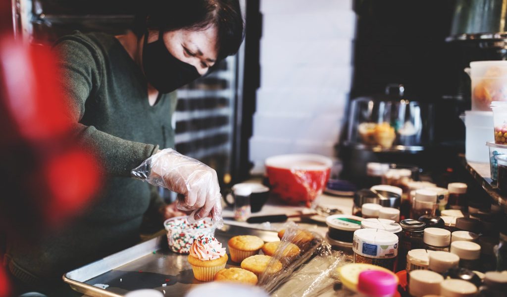 ommon Ground Coffee & Cupcakes Heng Woon and the team at Common Ground Coffee & Cupcakes make sweets from scratch daily.